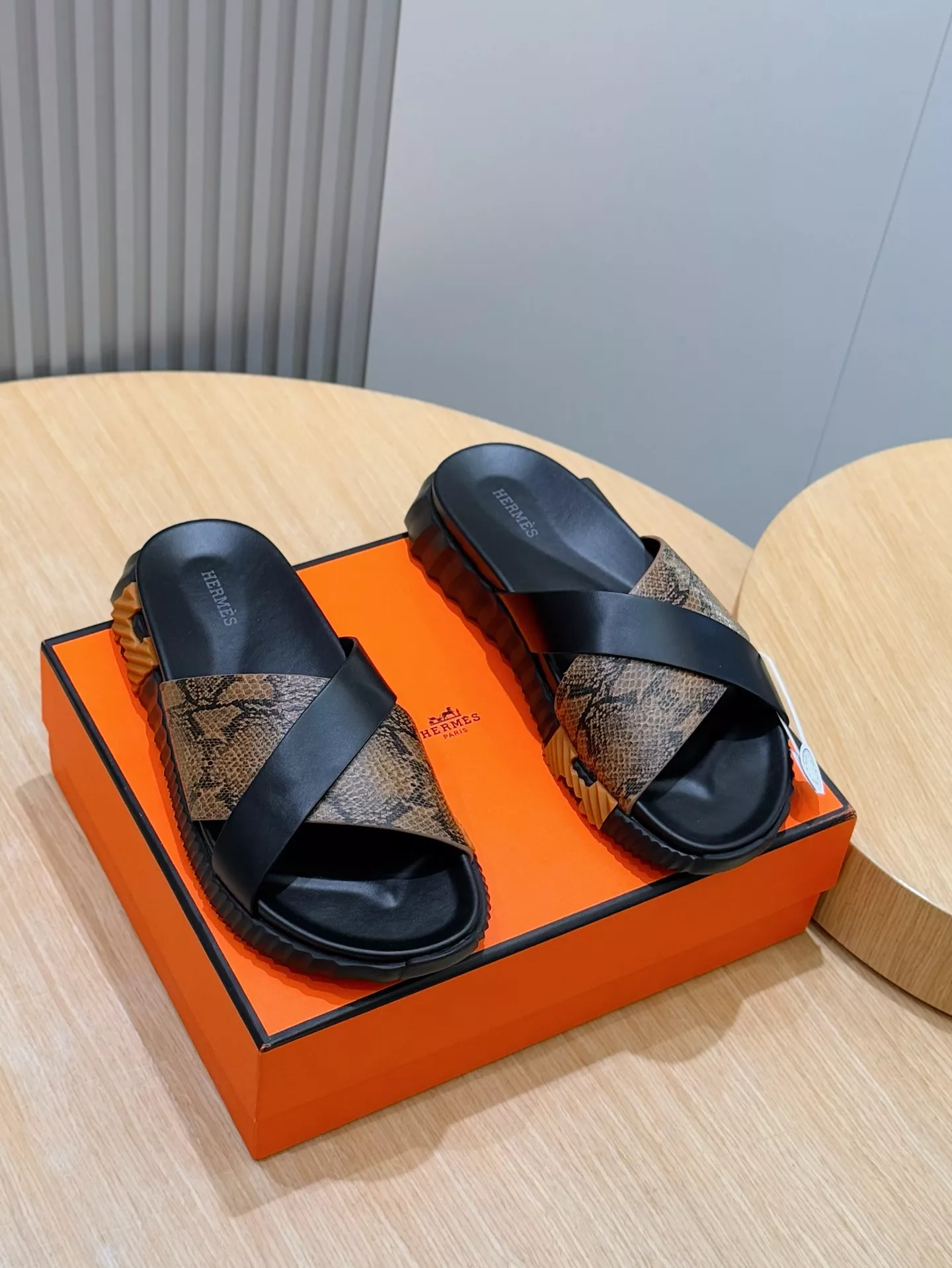 Durable 8657 Hermes Slippers For Men