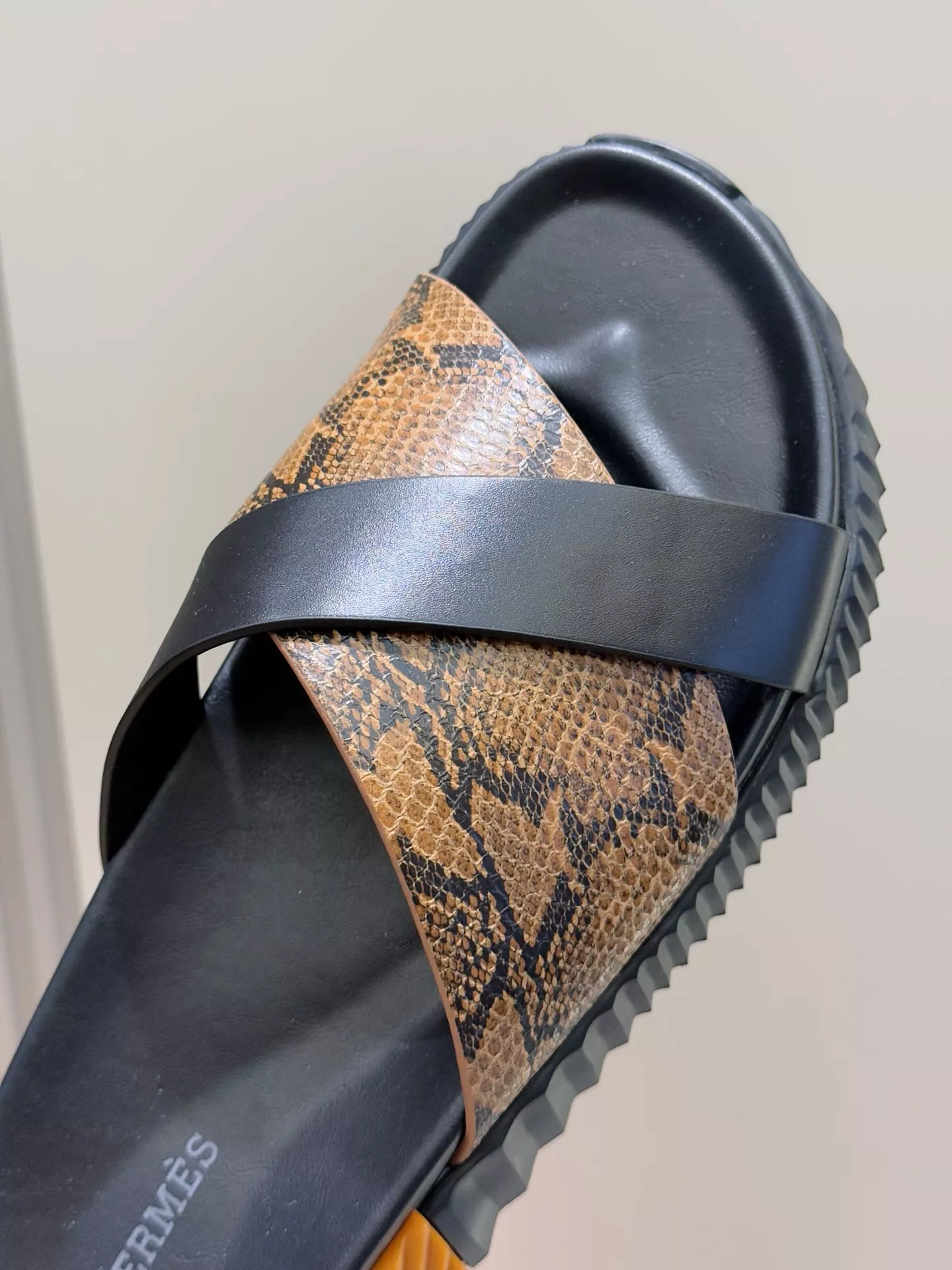 Durable 8657 Hermes Slippers For Men