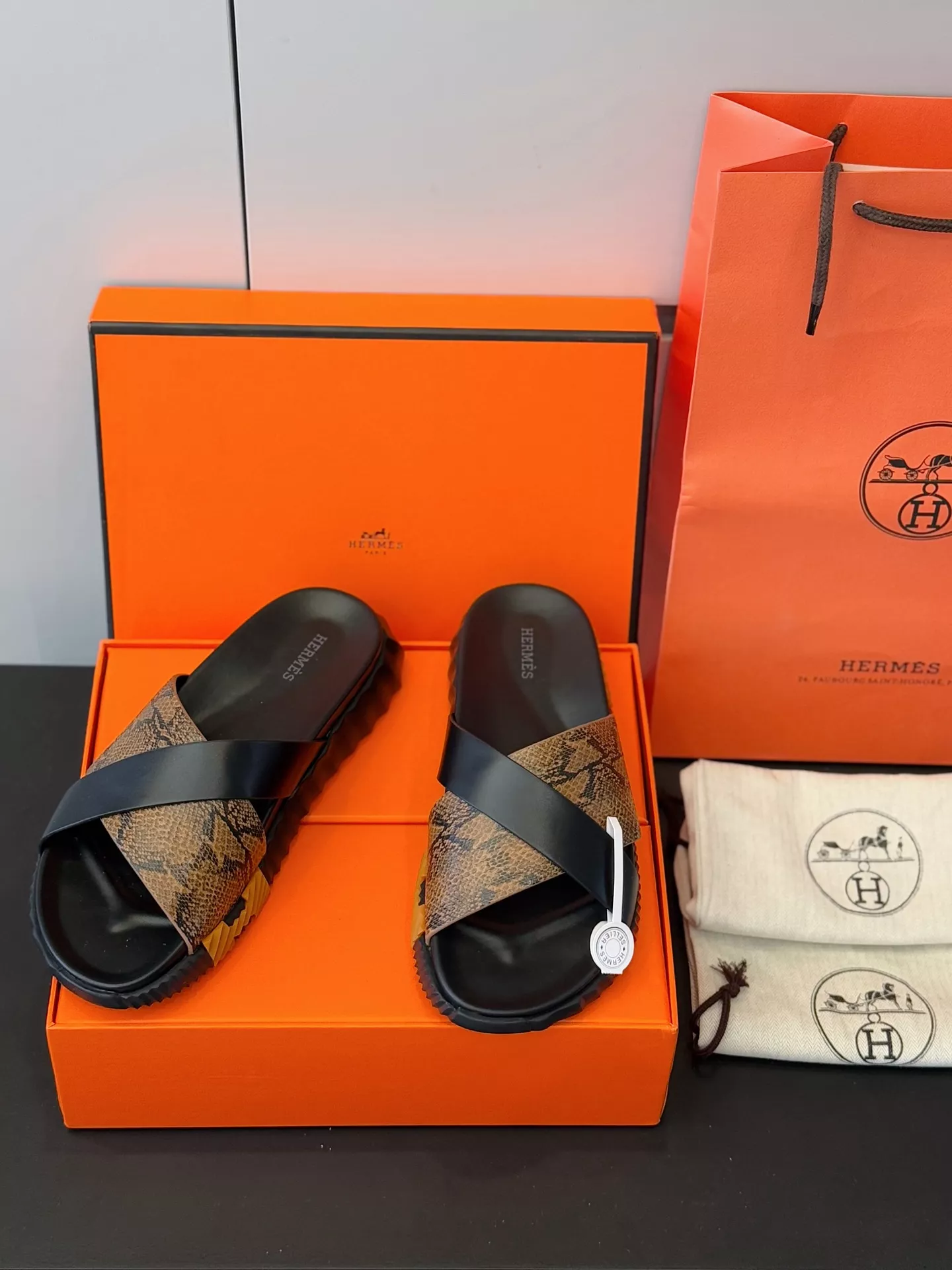 Durable 8657 Hermes Slippers For Men