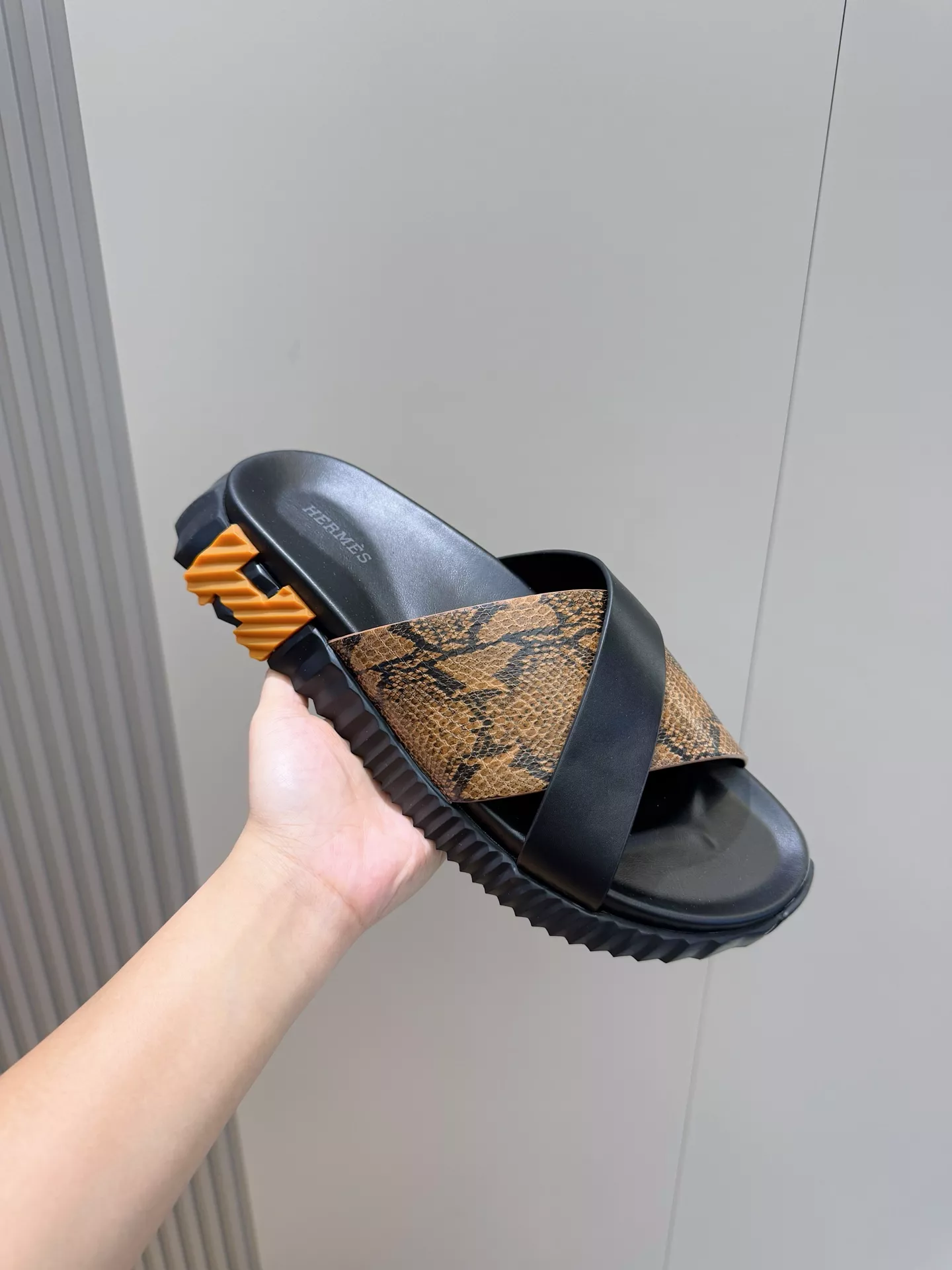 Durable 8657 Hermes Slippers For Men