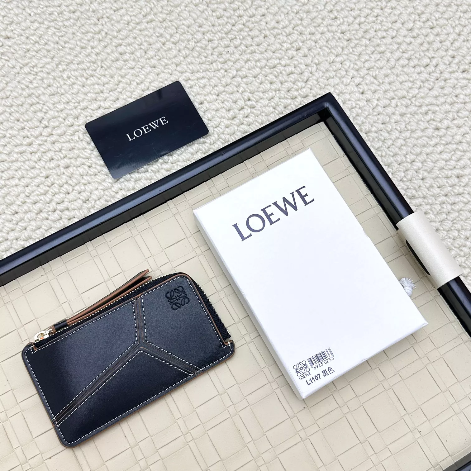 Durable 877 LOEWE Card Case