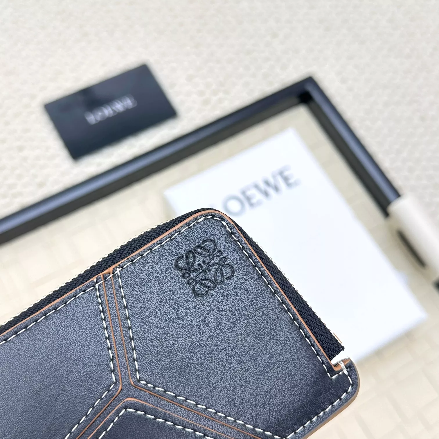 Durable 877 LOEWE Card Case