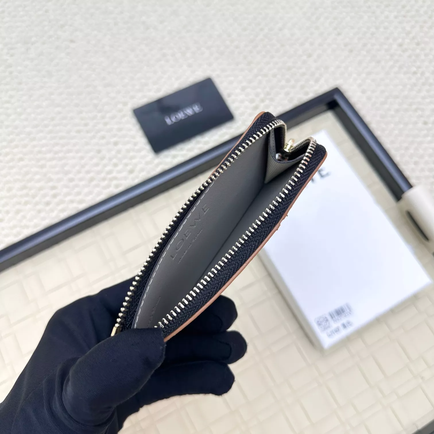 Durable 877 LOEWE Card Case