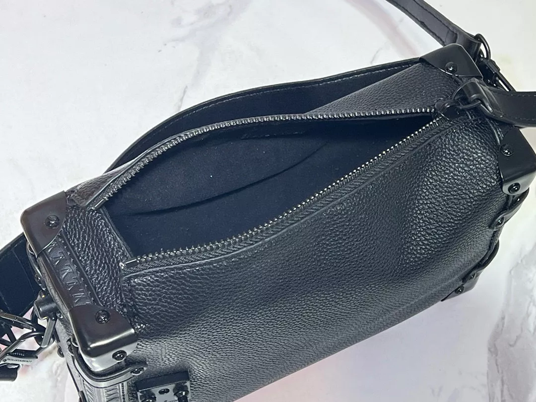 Durable 8776 Louis Vuitton AAA Quality Messenger Bags For Women