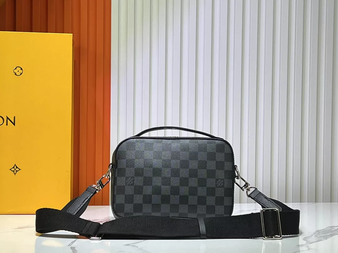 Durable 8898 Louis Vuitton AAA Man Messenger Bags