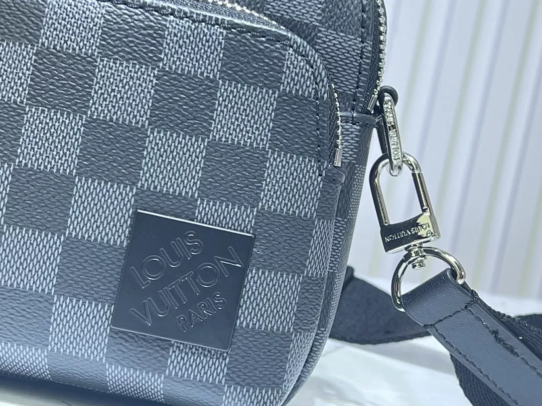Durable 8898 Louis Vuitton AAA Man Messenger Bags