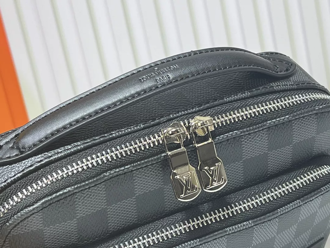 Durable 8898 Louis Vuitton AAA Man Messenger Bags