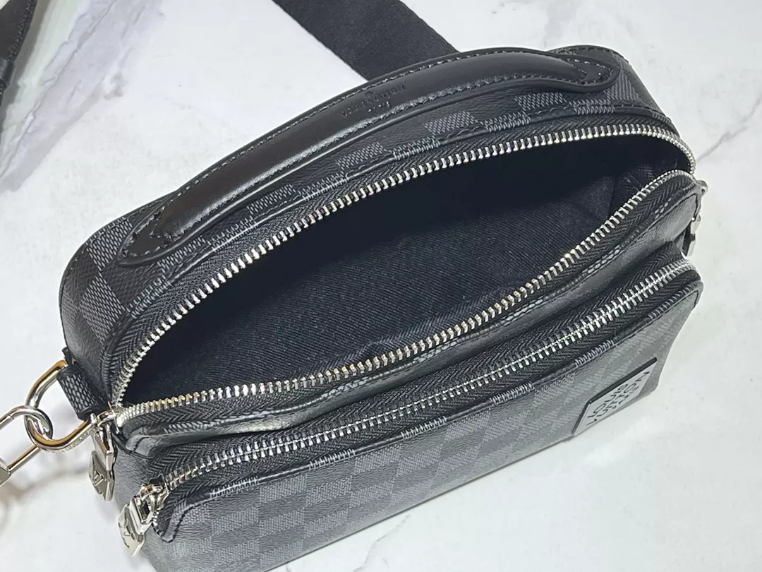Durable 8898 Louis Vuitton AAA Man Messenger Bags