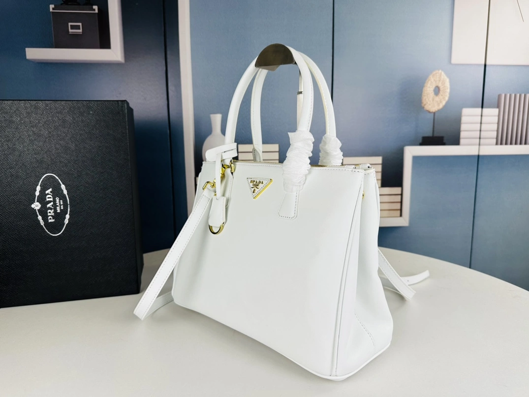 Durable 9026 Prada AAA Quality Handbags For Women