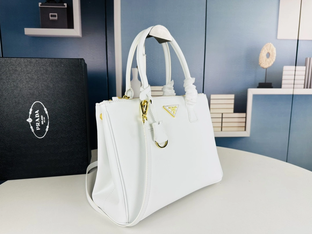 Durable 9026 Prada AAA Quality Handbags For Women