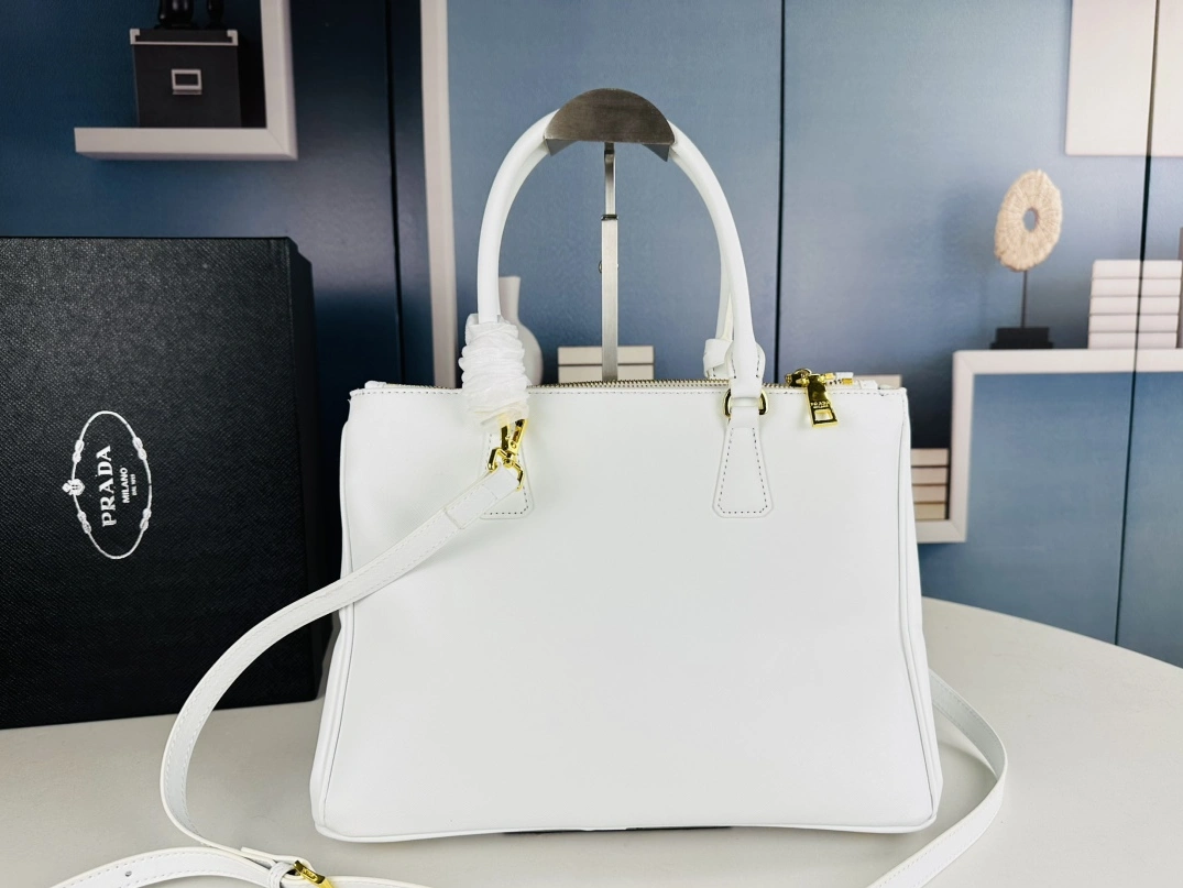Durable 9026 Prada AAA Quality Handbags For Women