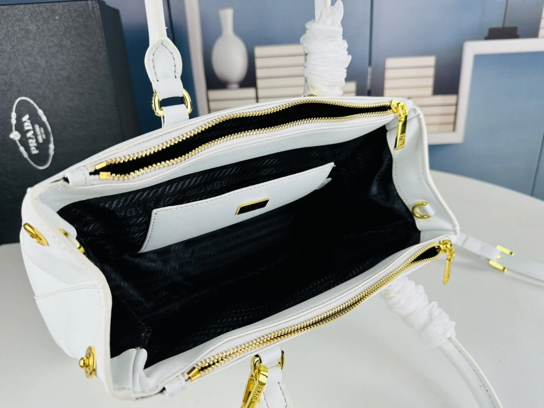 Durable 9026 Prada AAA Quality Handbags For Women