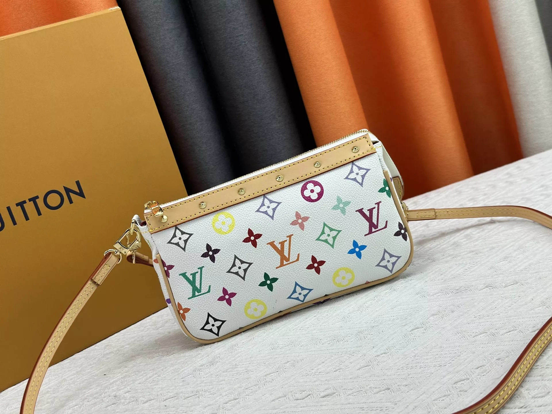 Durable 9029 Louis Vuitton AAA Quality Messenger Bags For Women