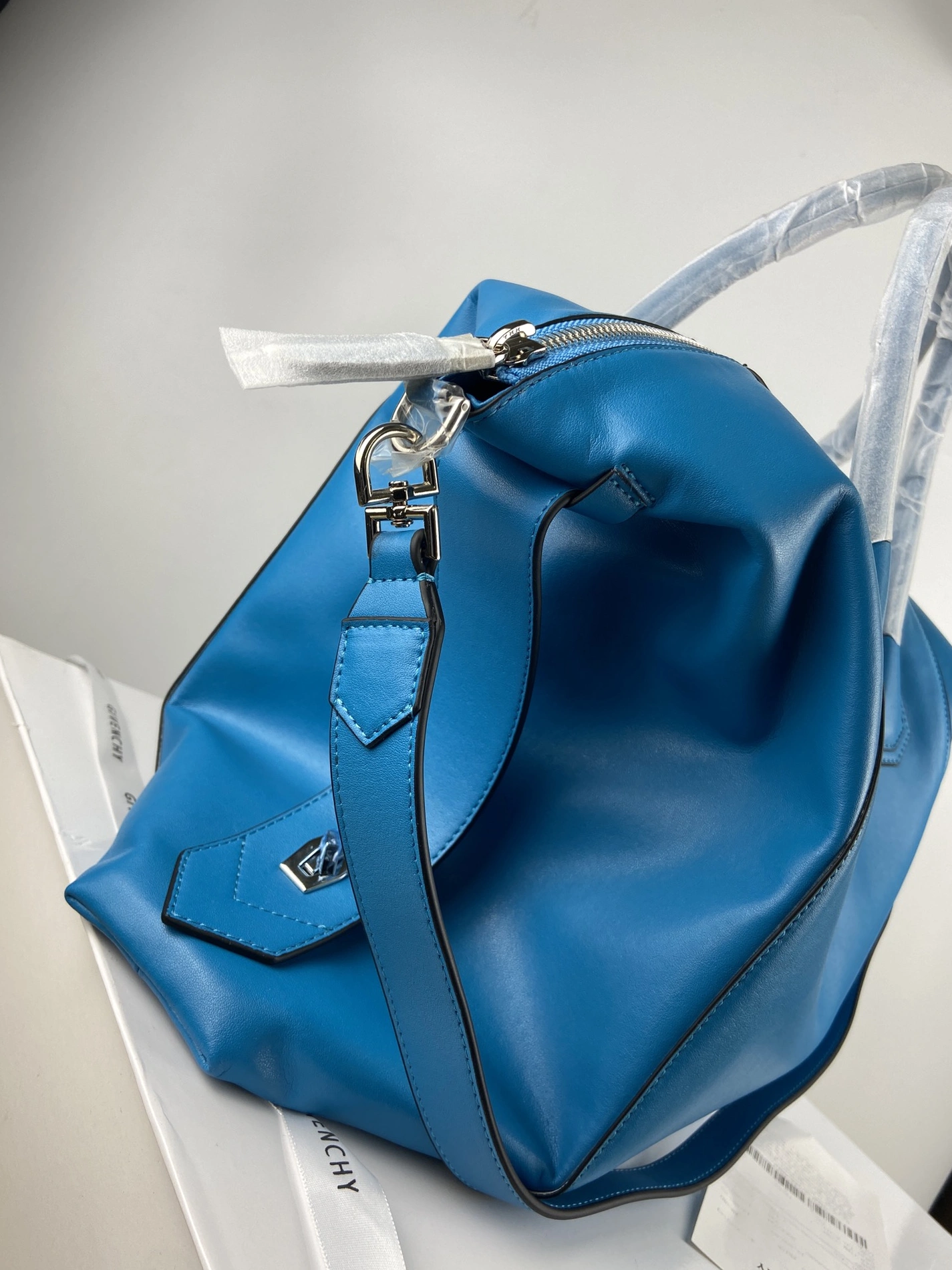 Durable 9067 Givenchy AAA Quality Handbags For Women