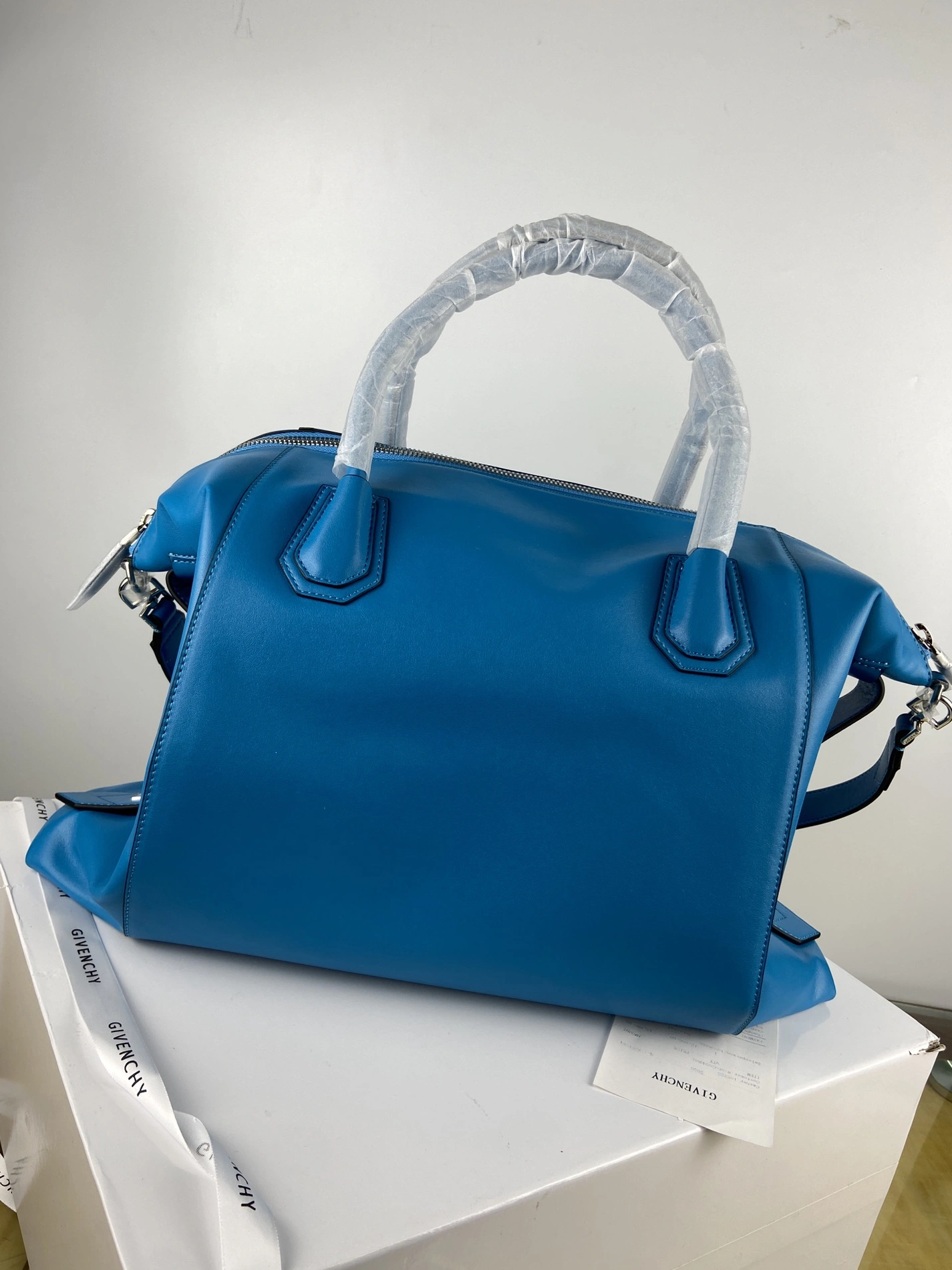 Durable 9067 Givenchy AAA Quality Handbags For Women