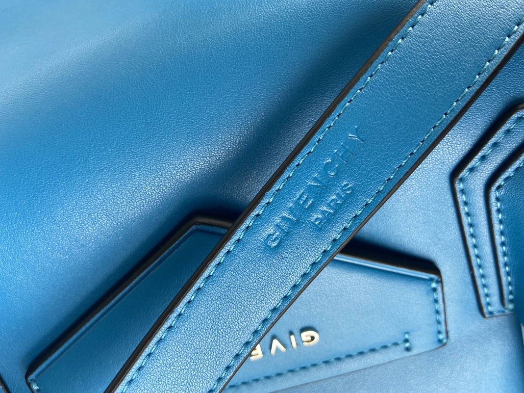 Durable 9067 Givenchy AAA Quality Handbags For Women