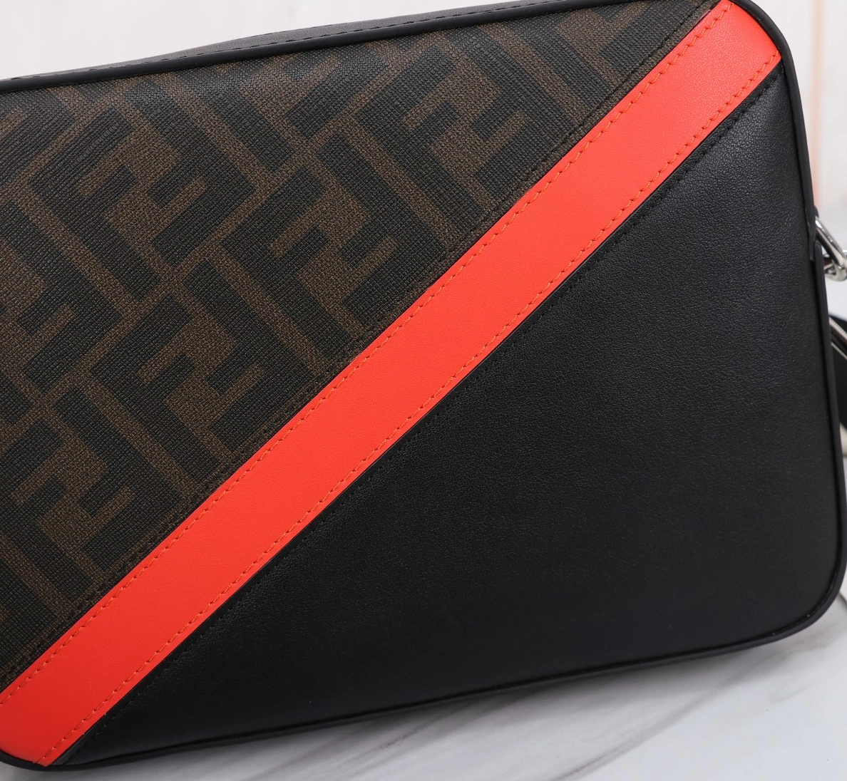 Durable 9093 Fendi AAA Man Messenger Bags
