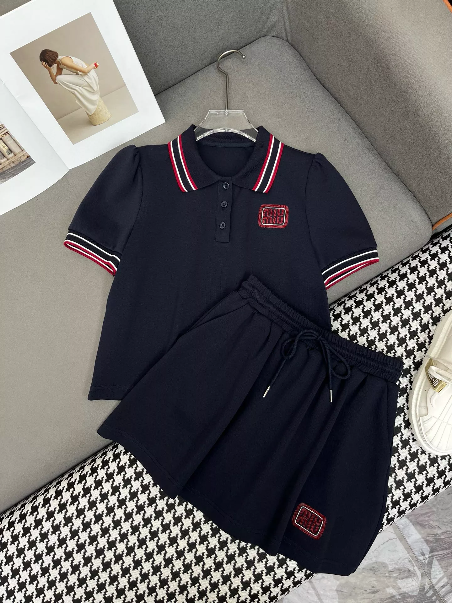 Durable 9099 MIU MIU Tracksuits Short Sleeved For Women