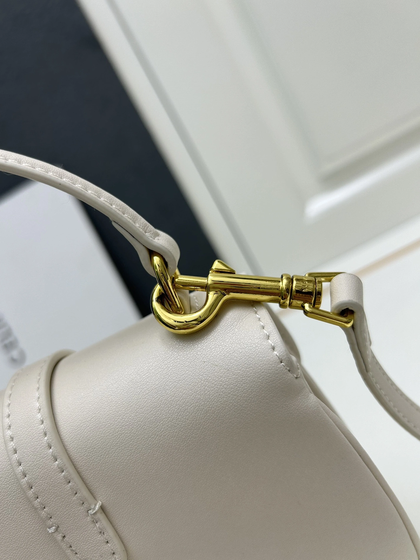 Durable 9182 Celine AAA Quality Messenger Bags For Women