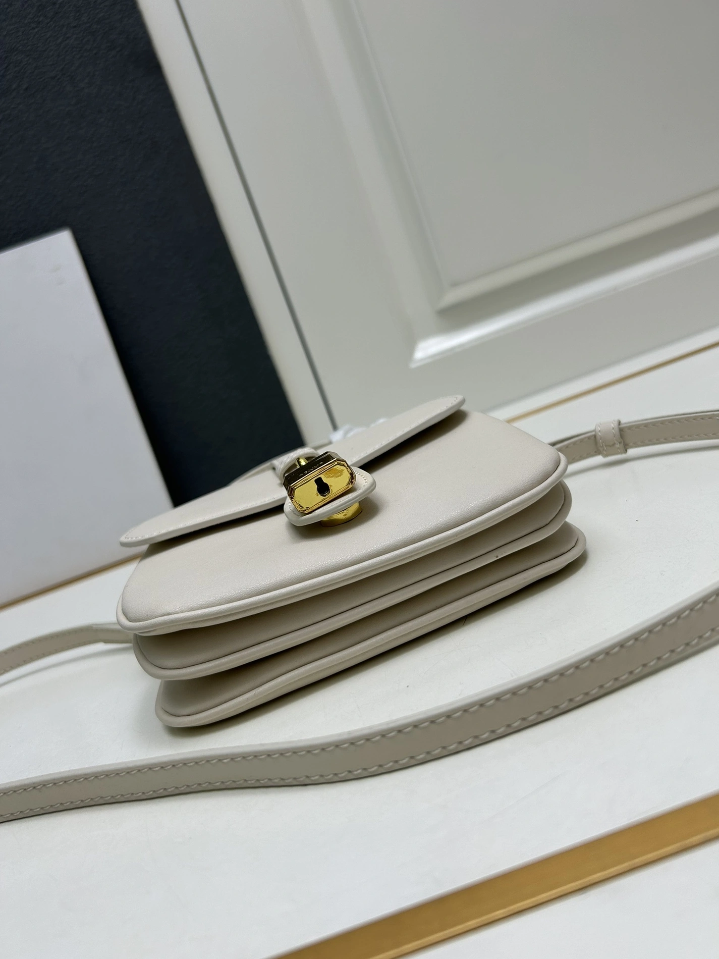 Durable 9182 Celine AAA Quality Messenger Bags For Women