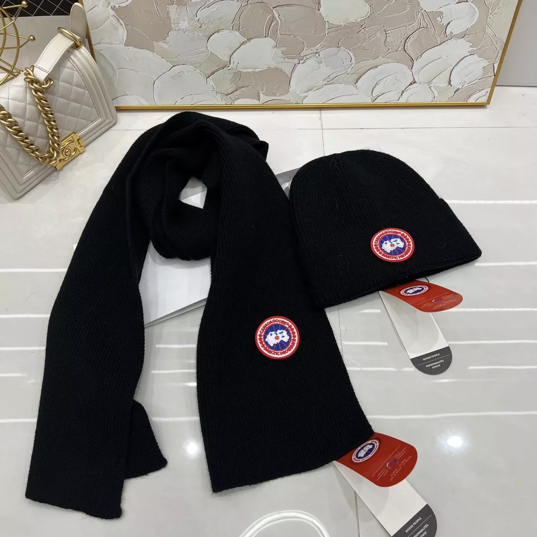 Durable 9183 Canada Goose Hat and Scarf Set