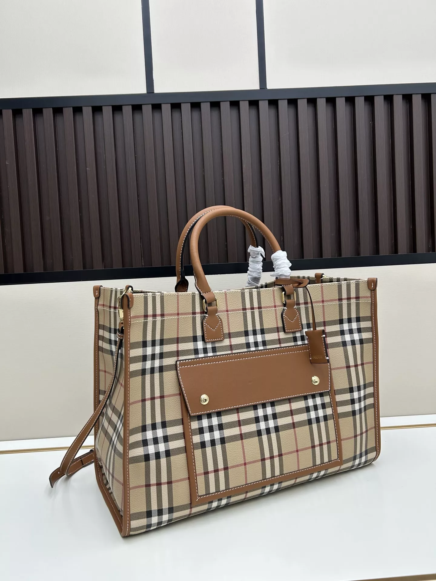 Durable 9242 Burberry AAA Quality Handbags For Women