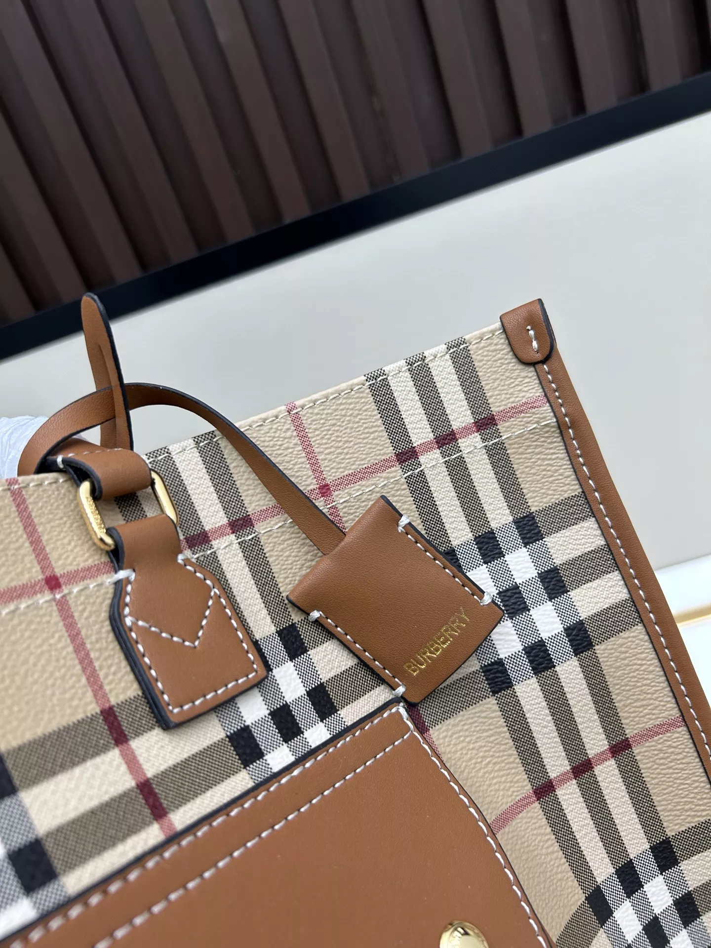 Durable 9242 Burberry AAA Quality Handbags For Women