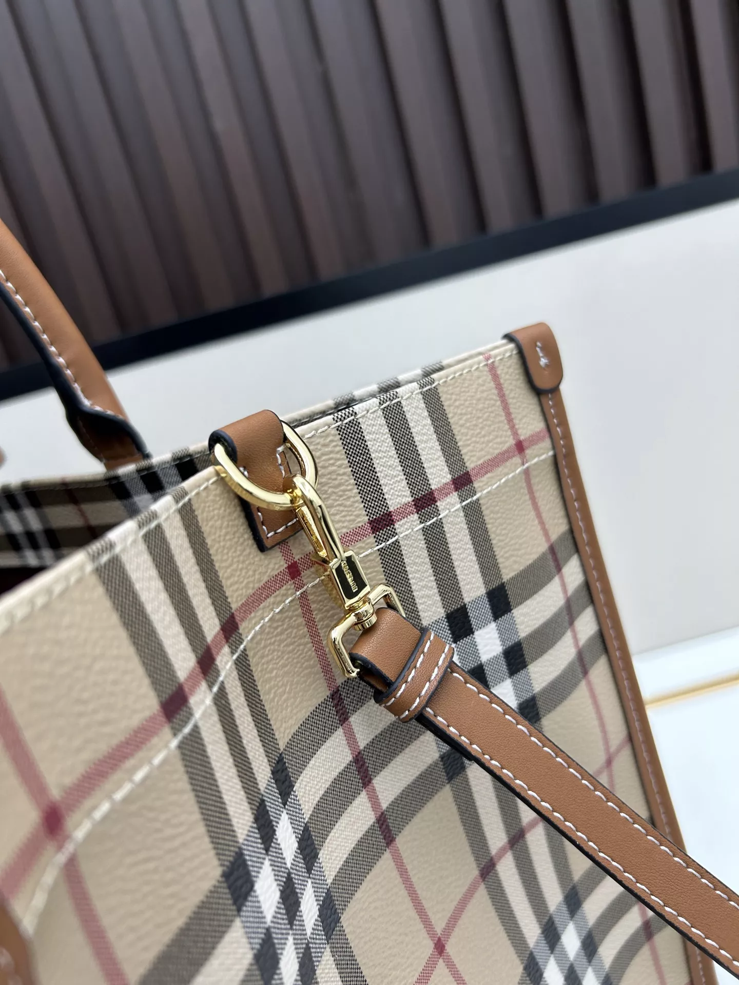 Durable 9242 Burberry AAA Quality Handbags For Women