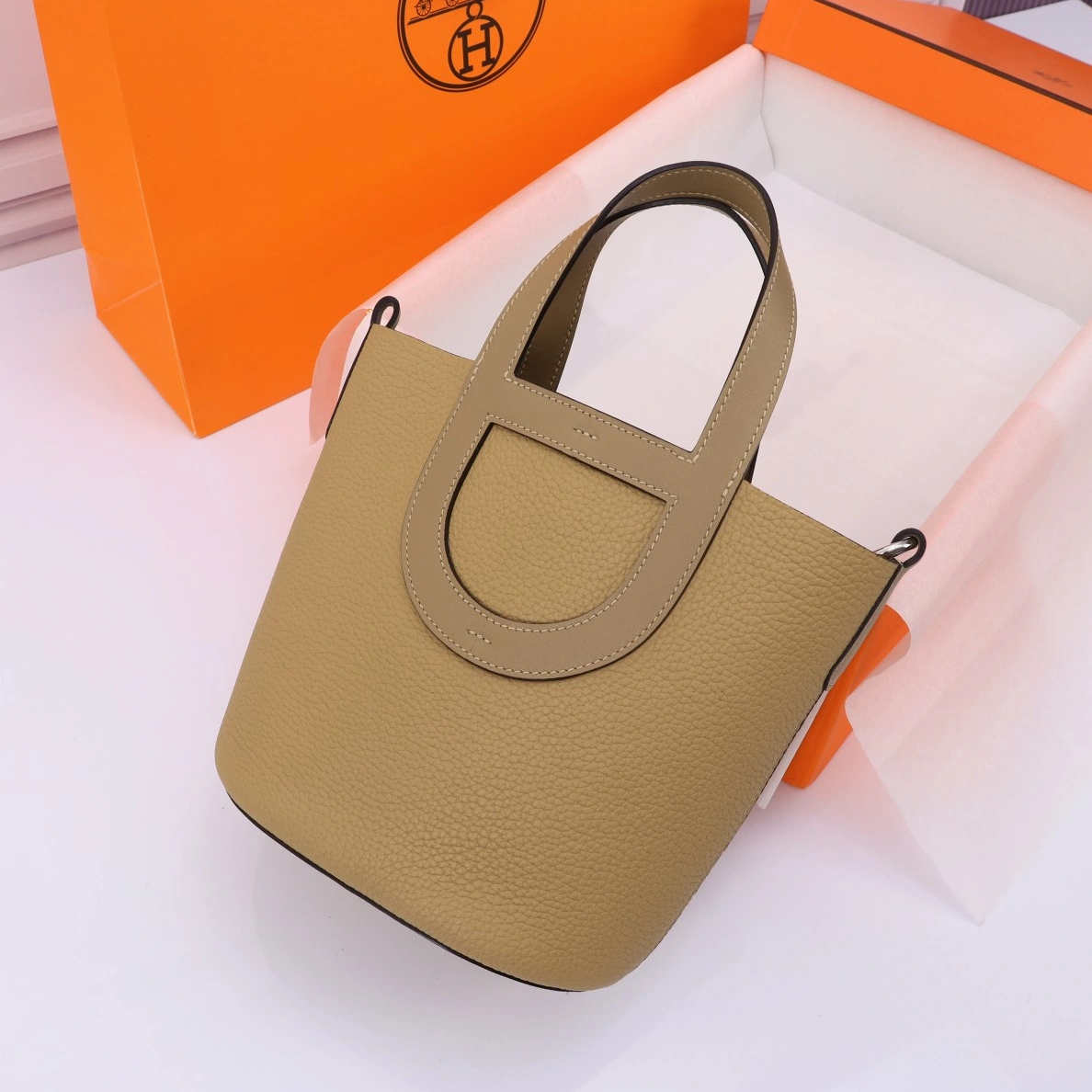 Durable 9470 Hermes AAA Quality Handbags In Silver For Women