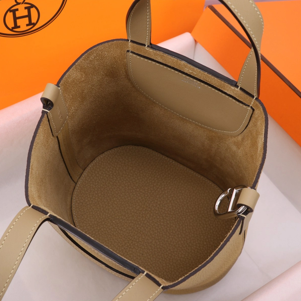 Durable 9470 Hermes AAA Quality Handbags In Silver For Women