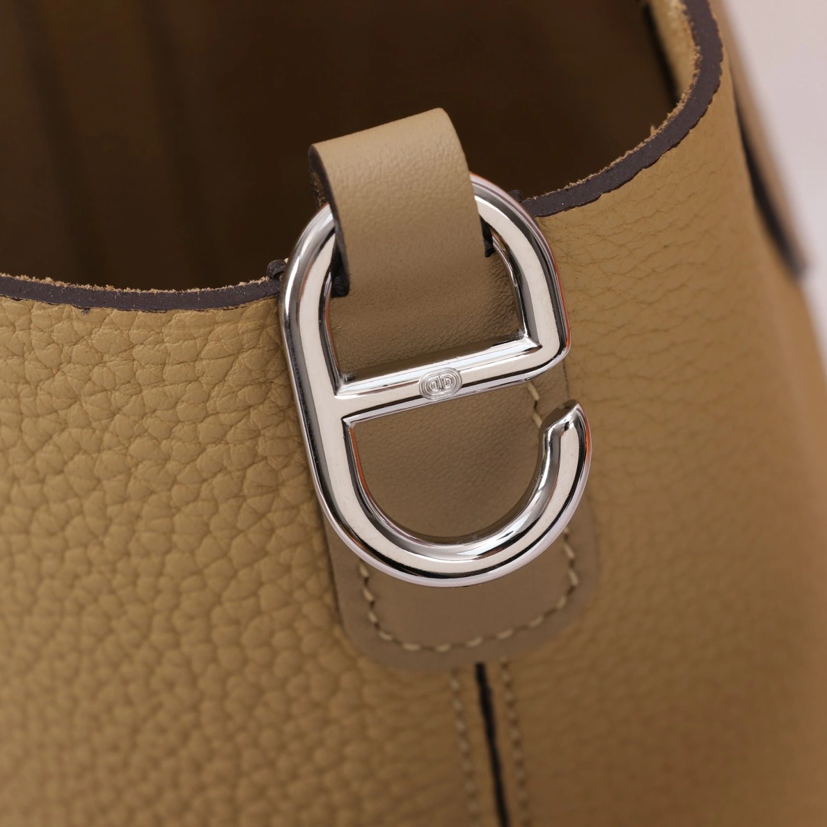 Durable 9470 Hermes AAA Quality Handbags In Silver For Women