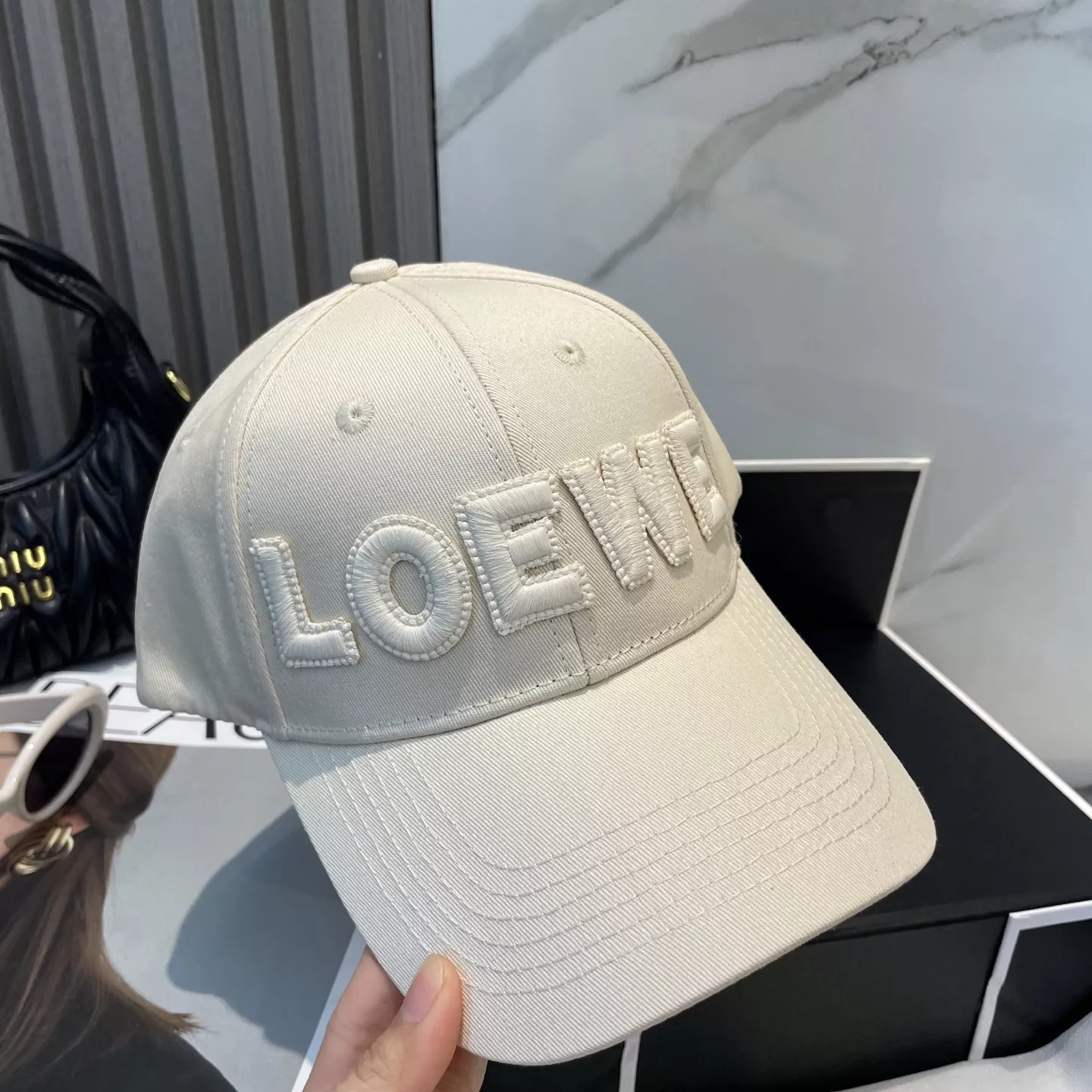 Durable 9697 LOEWE Caps