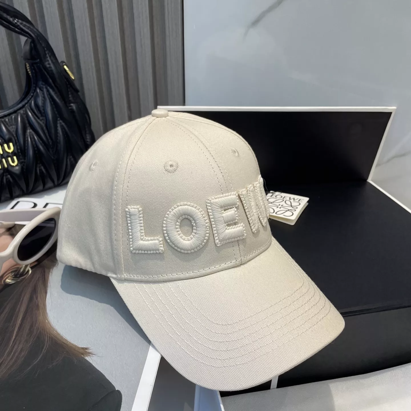 Durable 9697 LOEWE Caps