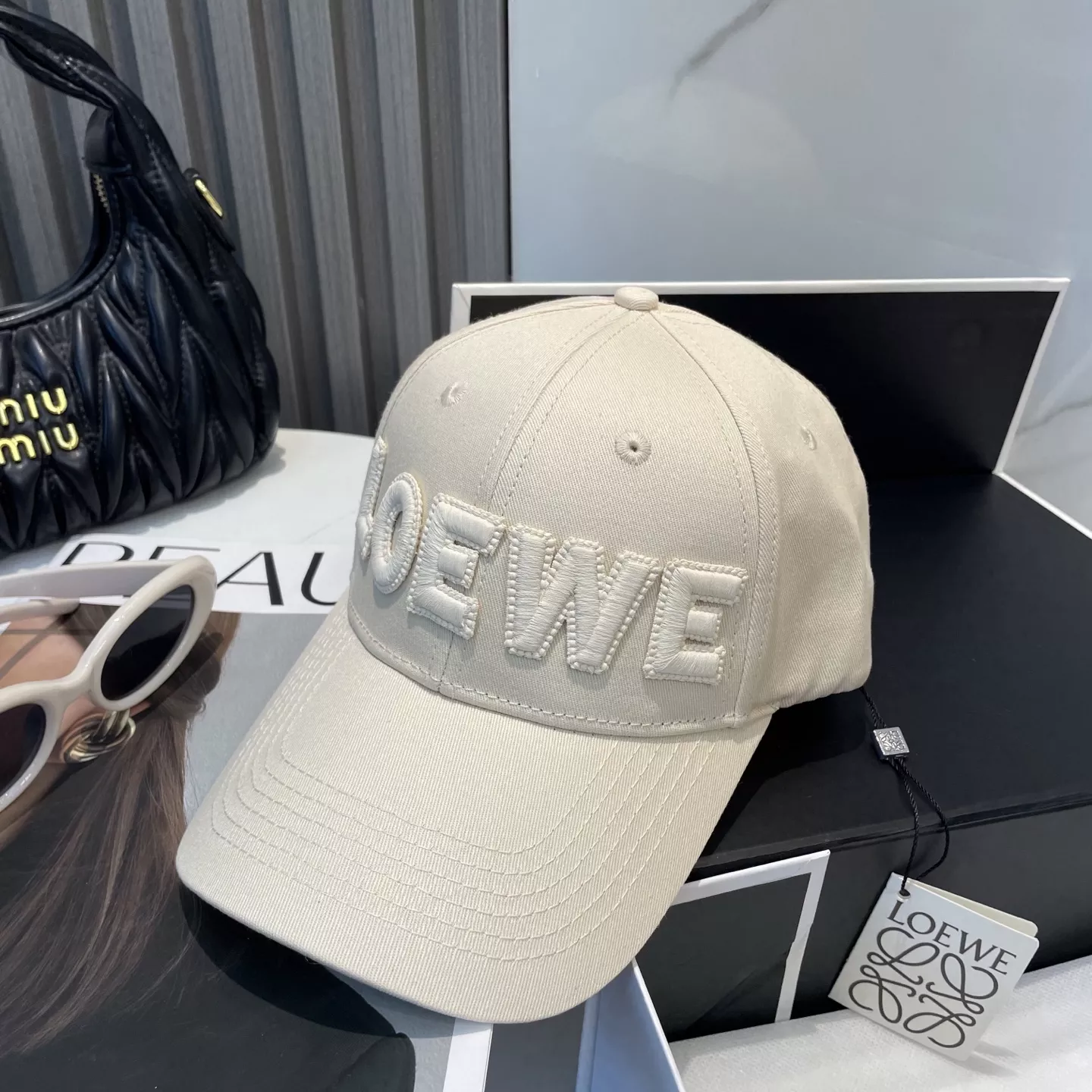 Durable 9697 LOEWE Caps