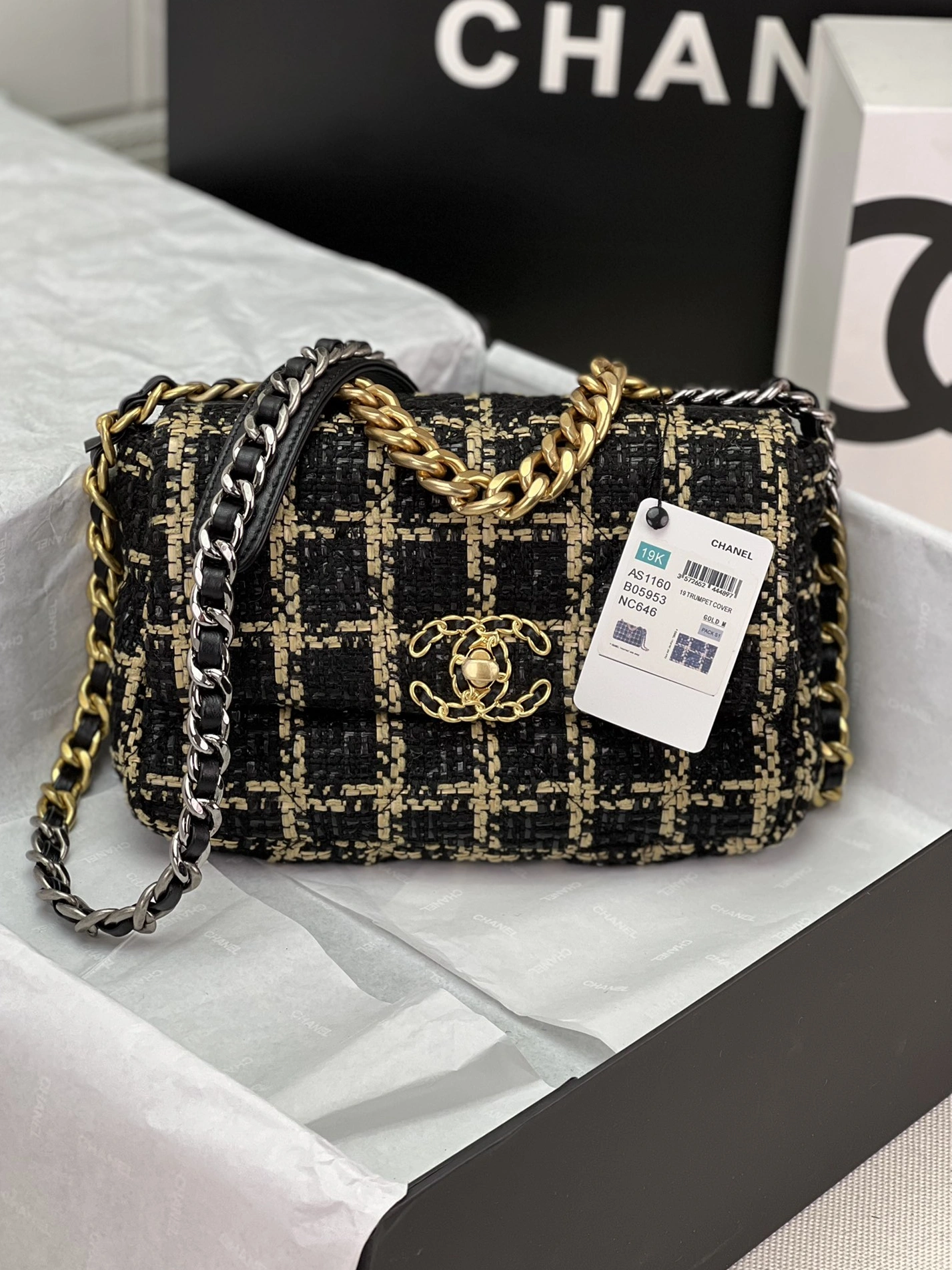 Durable 9700 Chanel AAA Quality Messenger Bags For Women