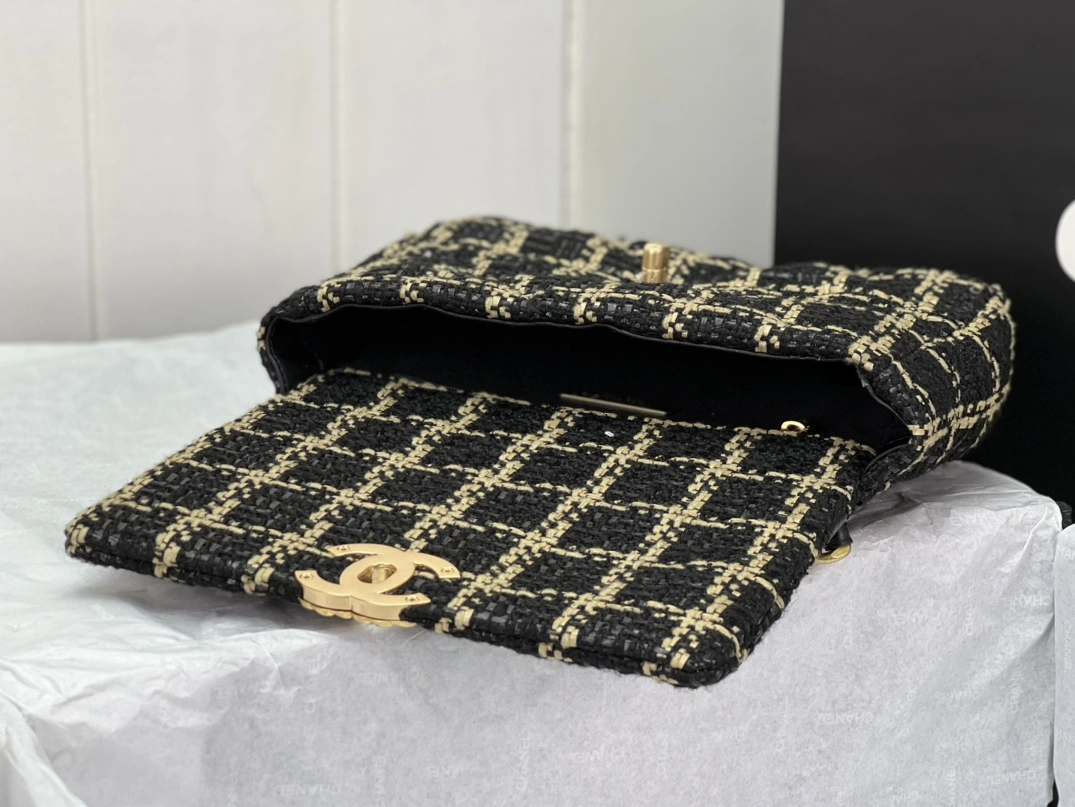 Durable 9700 Chanel AAA Quality Messenger Bags For Women