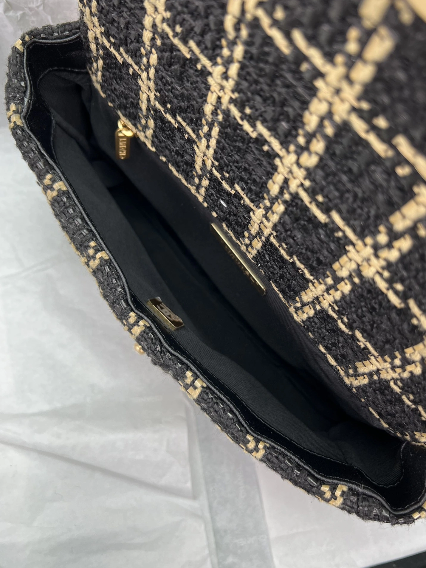 Durable 9700 Chanel AAA Quality Messenger Bags For Women