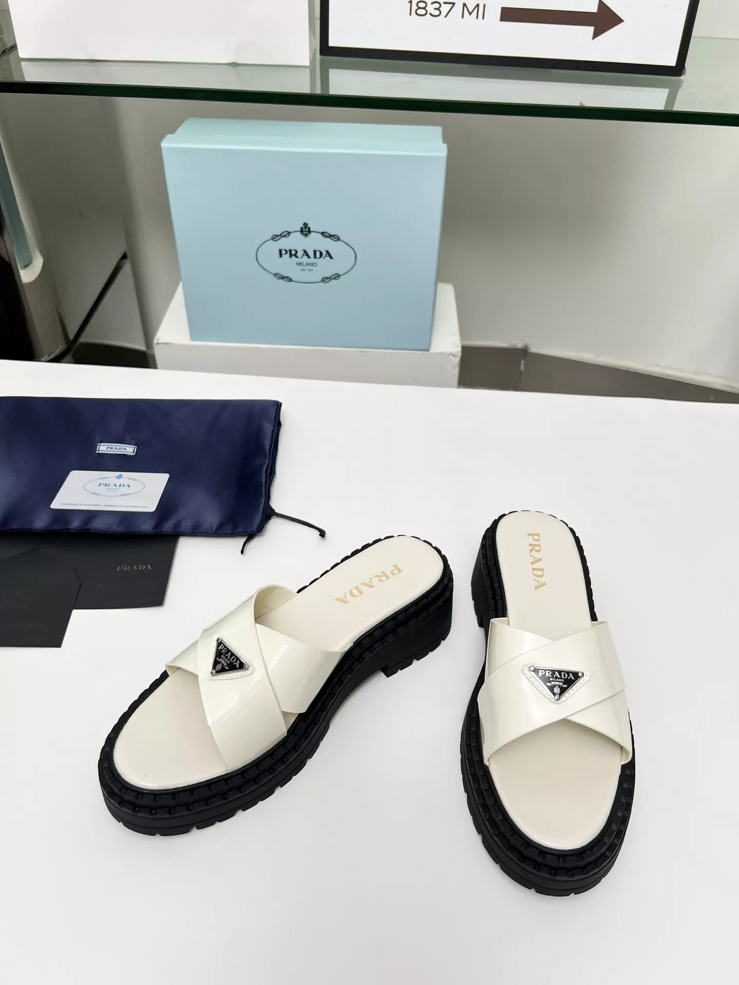 Durable 9768 Prada Slippers For Women