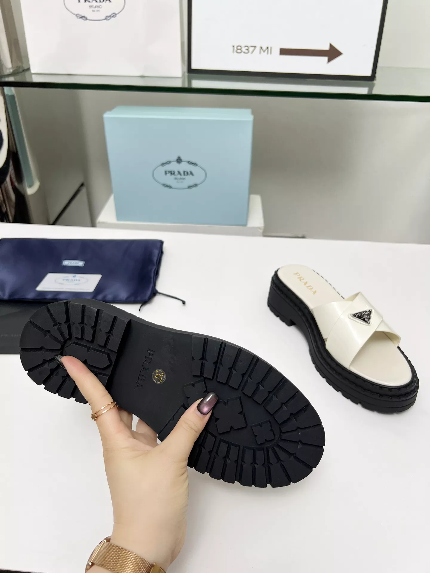 Durable 9768 Prada Slippers For Women