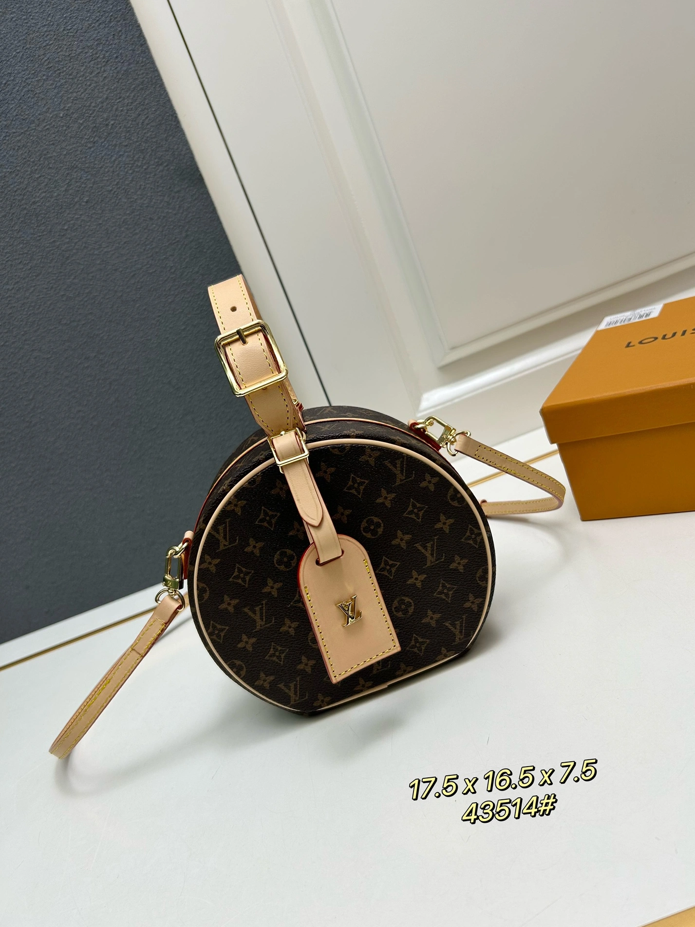 Durable 9814 Louis Vuitton AAA Quality Messenger Bags For Women