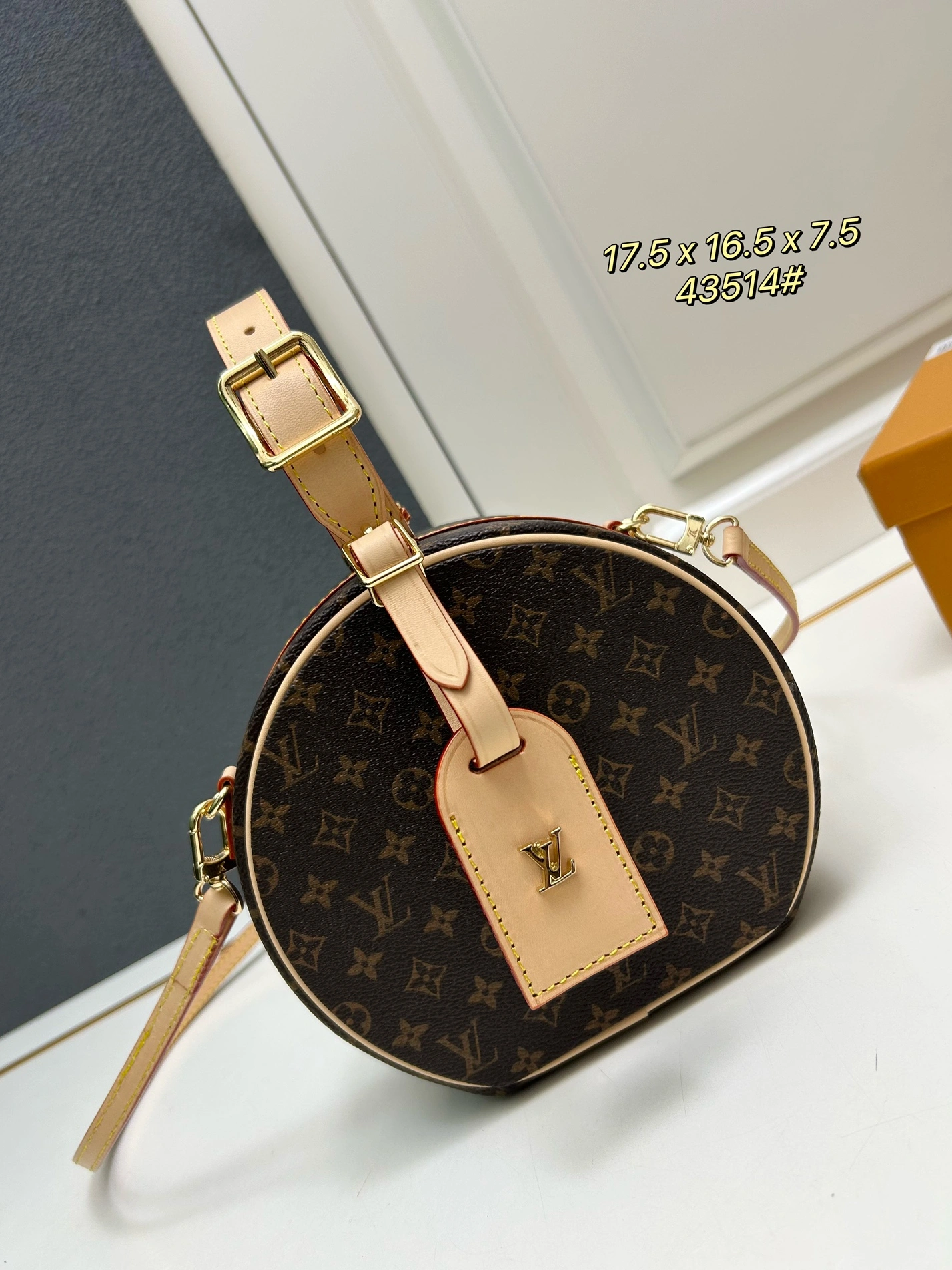 Durable 9814 Louis Vuitton AAA Quality Messenger Bags For Women