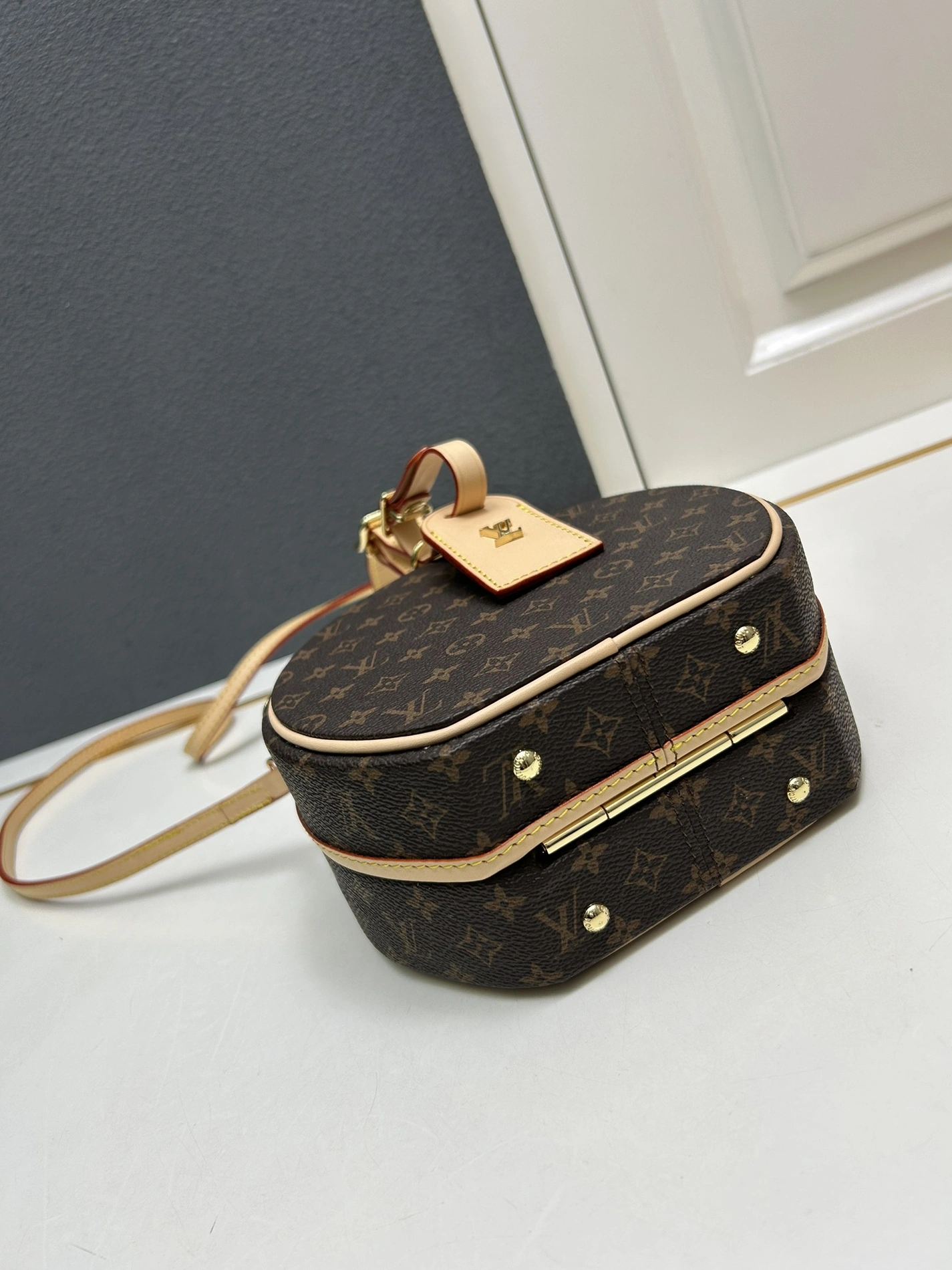 Durable 9814 Louis Vuitton AAA Quality Messenger Bags For Women