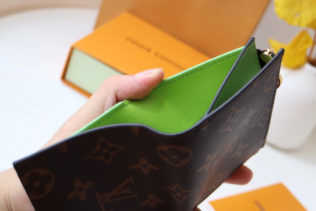 Durable 9904 Louis Vuitton AAA Quality Card Case In Green