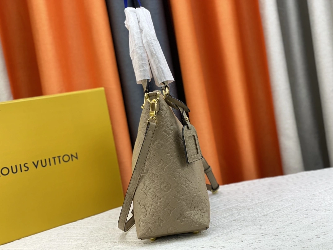 Durable 9990 Louis Vuitton AAA Quality Handbags For Women