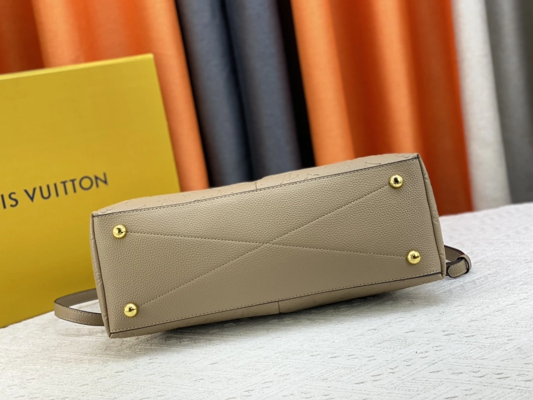 Durable 9990 Louis Vuitton AAA Quality Handbags For Women
