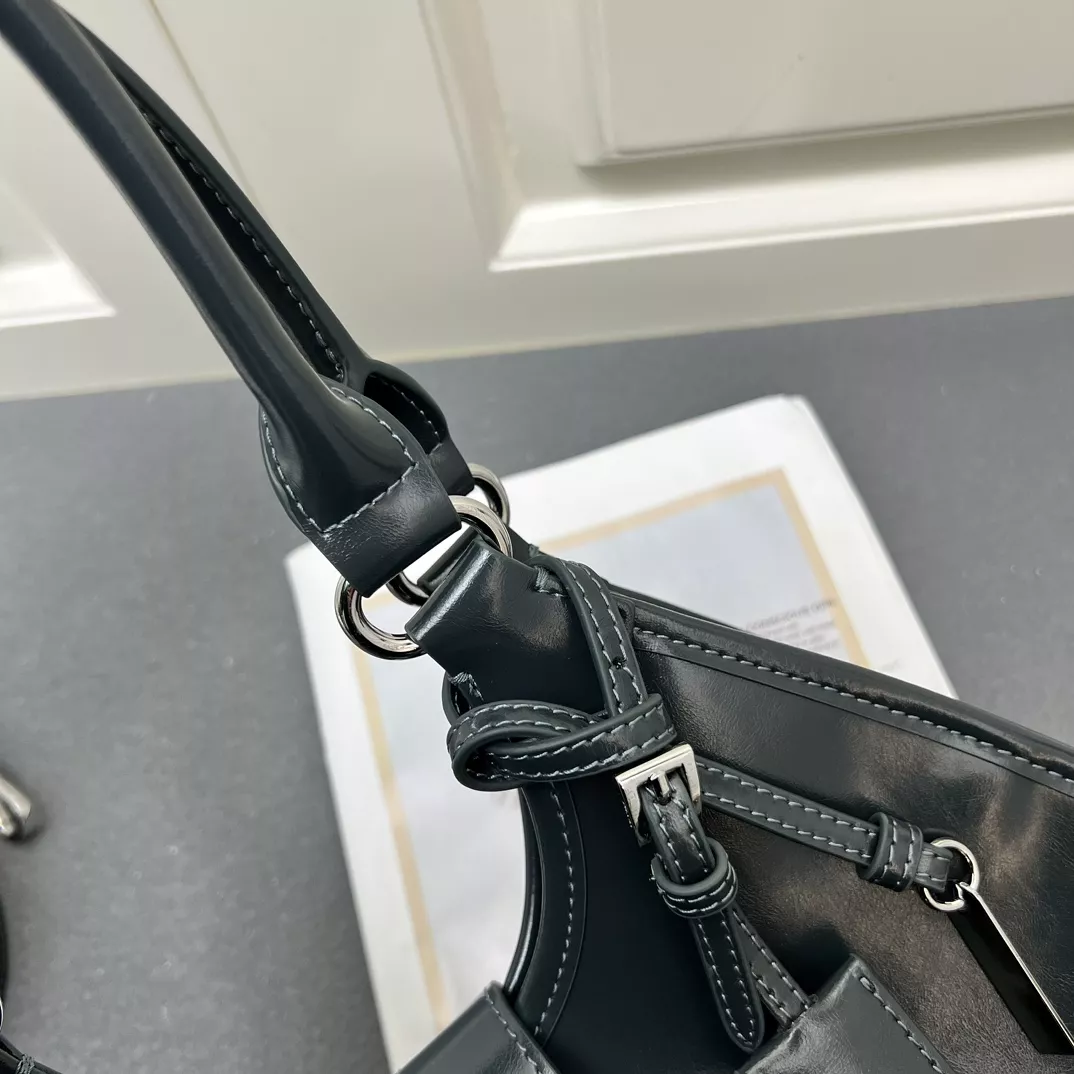 EasyMatch 1562 Prada AAA Quality Shoulder Bags For Women