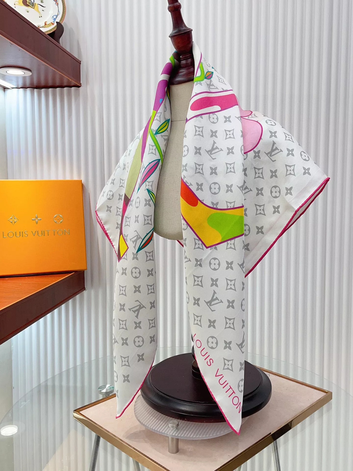EasyMatch 1664 Louis Vuitton Silk Squares