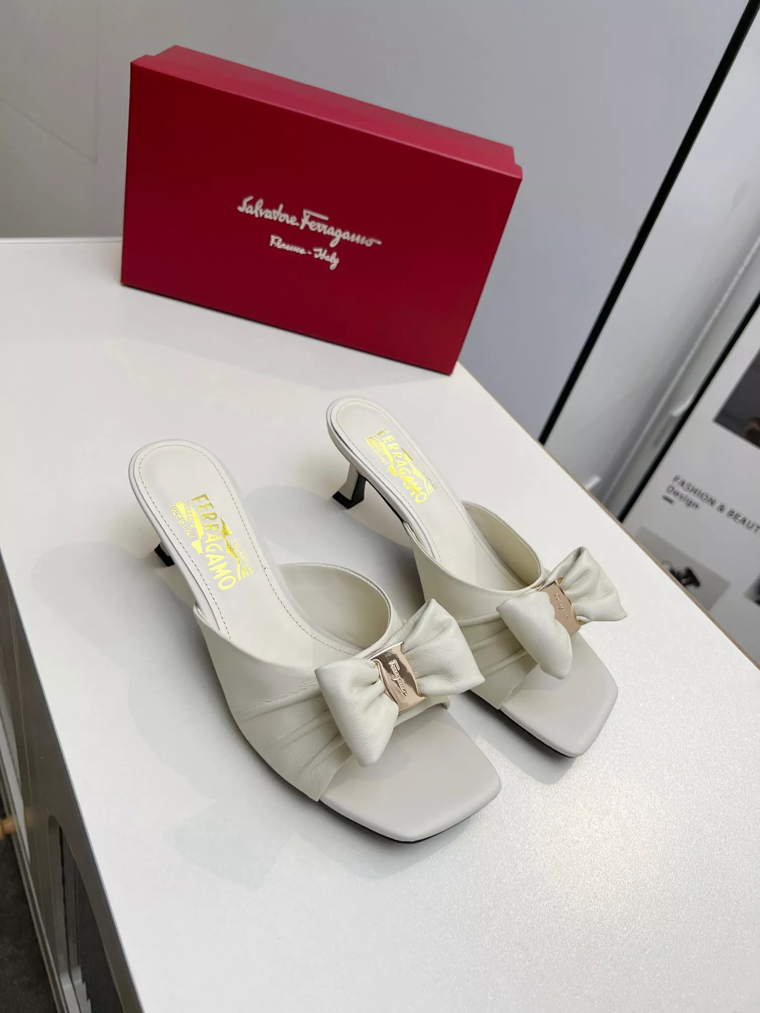 EasyMatch 1704 Salvatore Ferragamo Slippers For Women