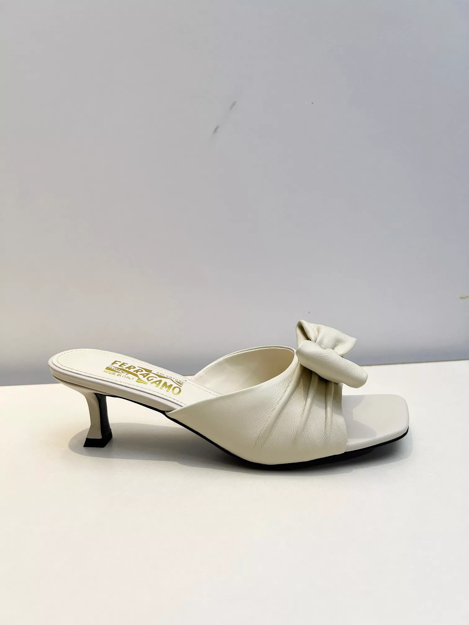 EasyMatch 1704 Salvatore Ferragamo Slippers For Women