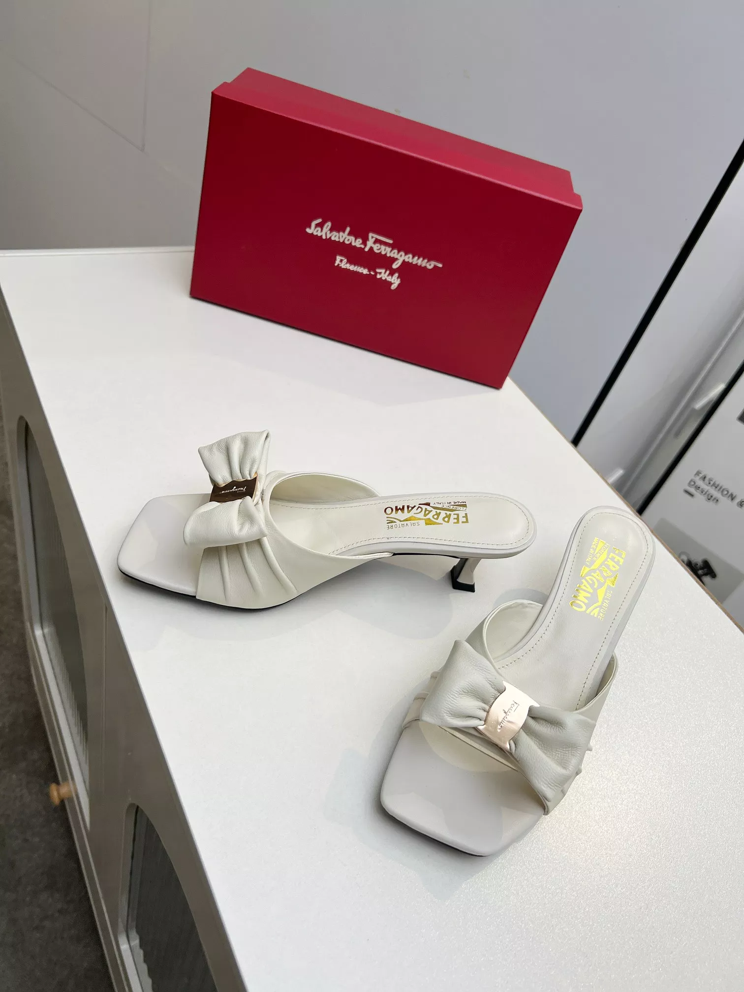 EasyMatch 1704 Salvatore Ferragamo Slippers For Women